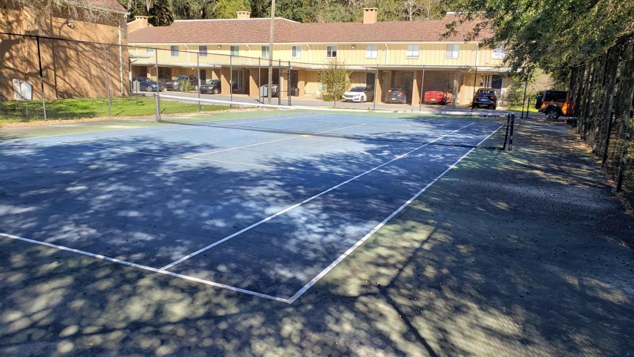 Prime Location For Uf Visitors 2br With Pool And Fast Wi-fi * Gainesville