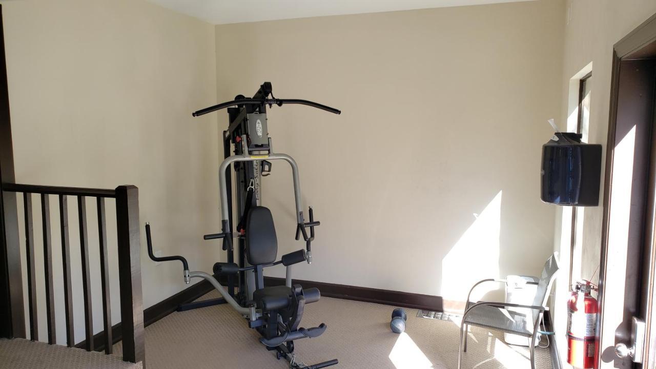 Prime Location For Uf Visitors 2br With Pool And Fast Wi-fi Apartamento