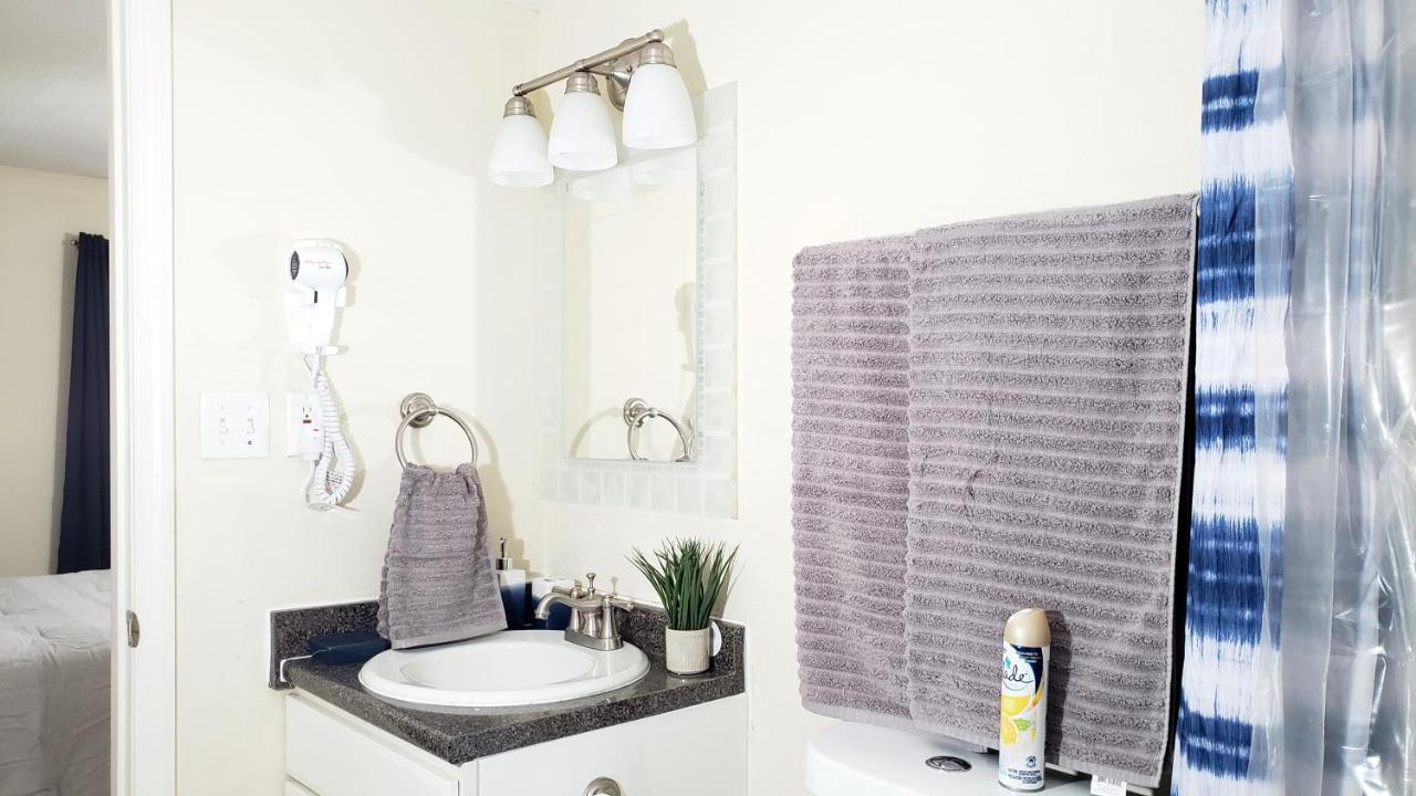 Prime Location For Uf Visitors 2br With Pool And Fast Wi-fi Apartamento