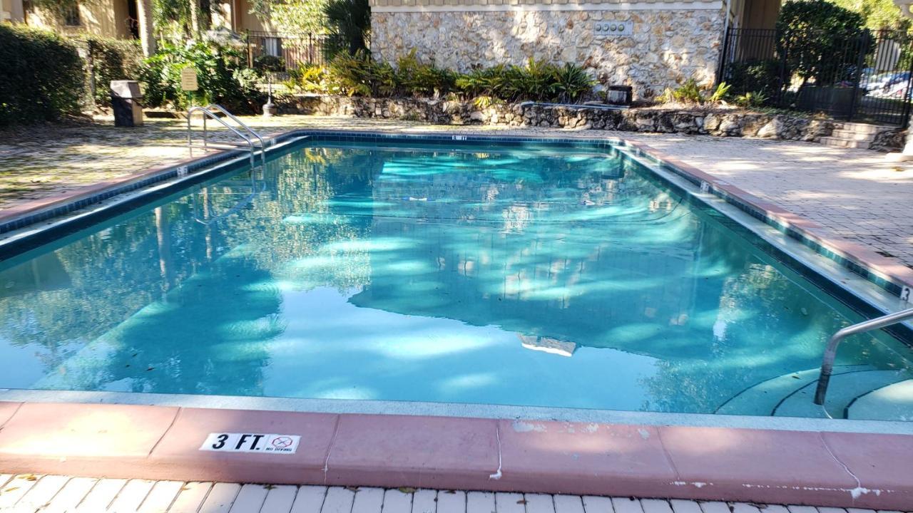 Prime Location For Uf Visitors 2br With Pool And Fast Wi-fi *