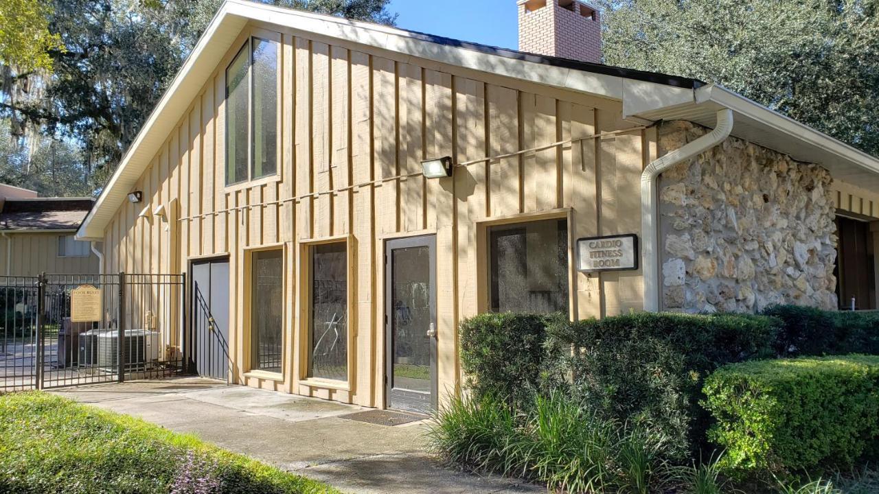 Prime Location For Uf Visitors 2br With Pool And Fast Wi-fi *