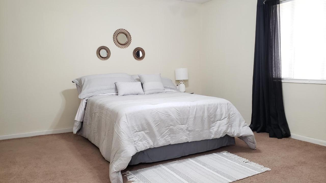 Prime Location For Uf Visitors 2br With Pool And Fast Wi-fi Apartamento