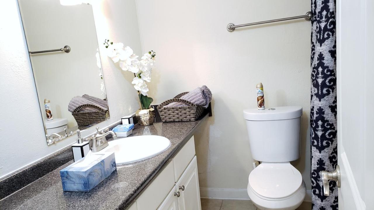 Prime Location For Uf Visitors 2br With Pool And Fast Wi-fi Gainesville