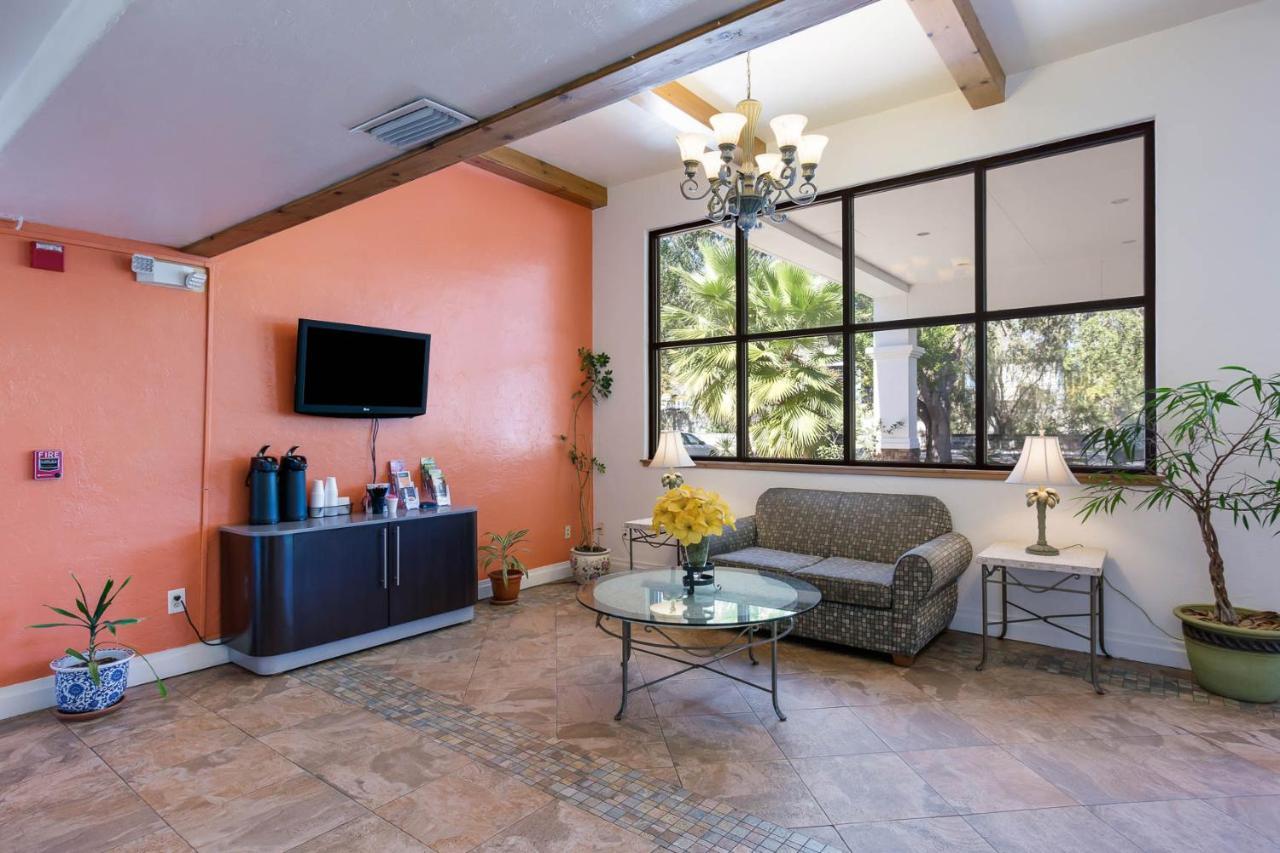 Hotel 6 Gainesville, Fl 2*