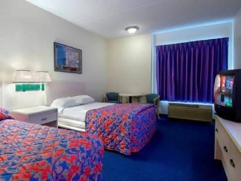 Red Roof + Hotel 3*