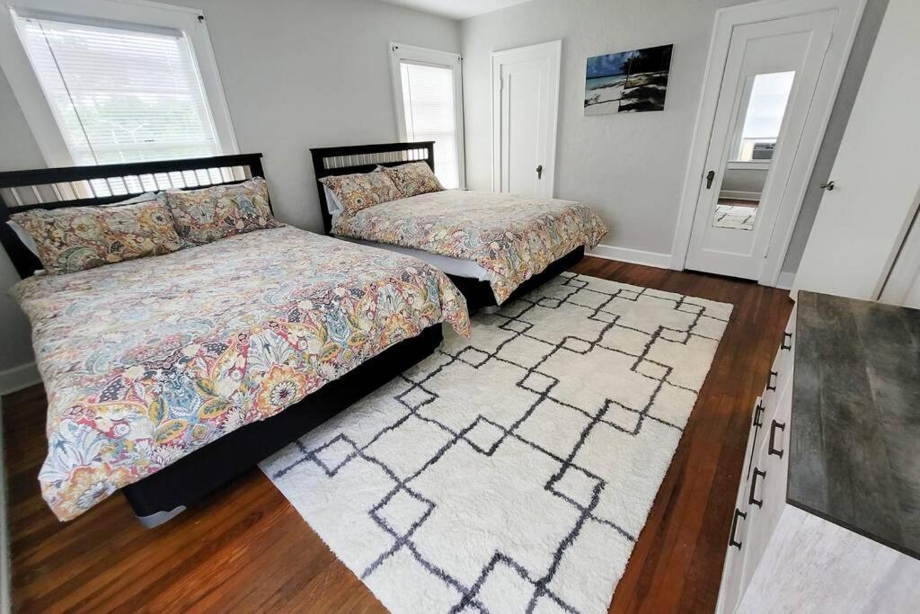 Iconic - Sleeps 12 - 4 Br- Tom Petty's Old House Holiday home *
