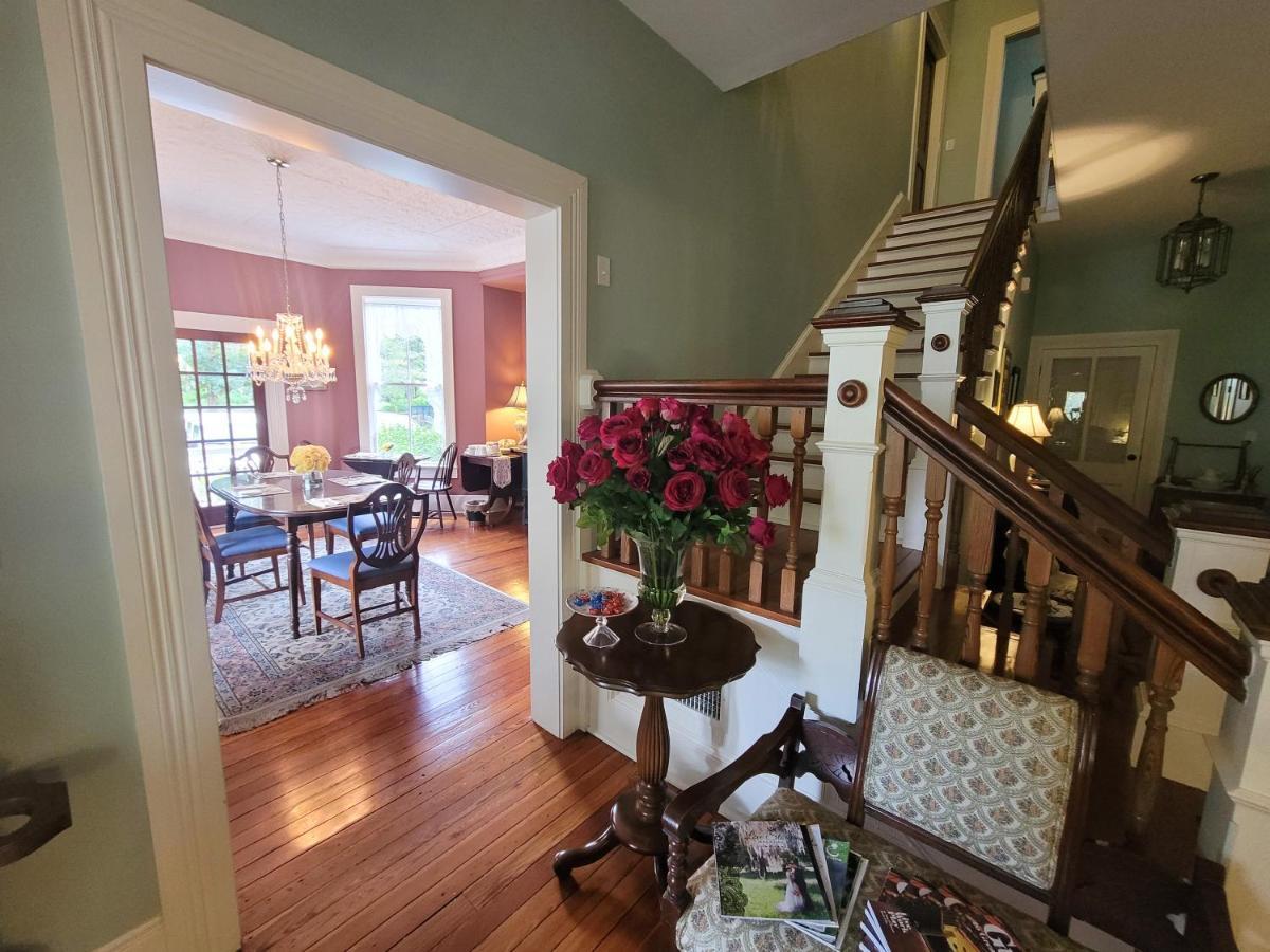 Camellia Rose Inn- King Southern Charm *