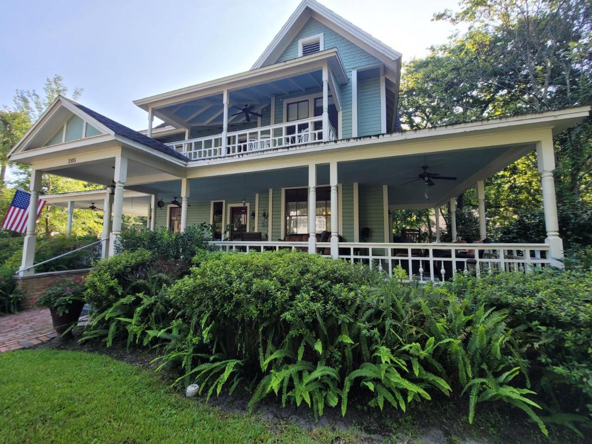 Acomodação com café da manhã  Camellia Rose Inn- King Southern Charm