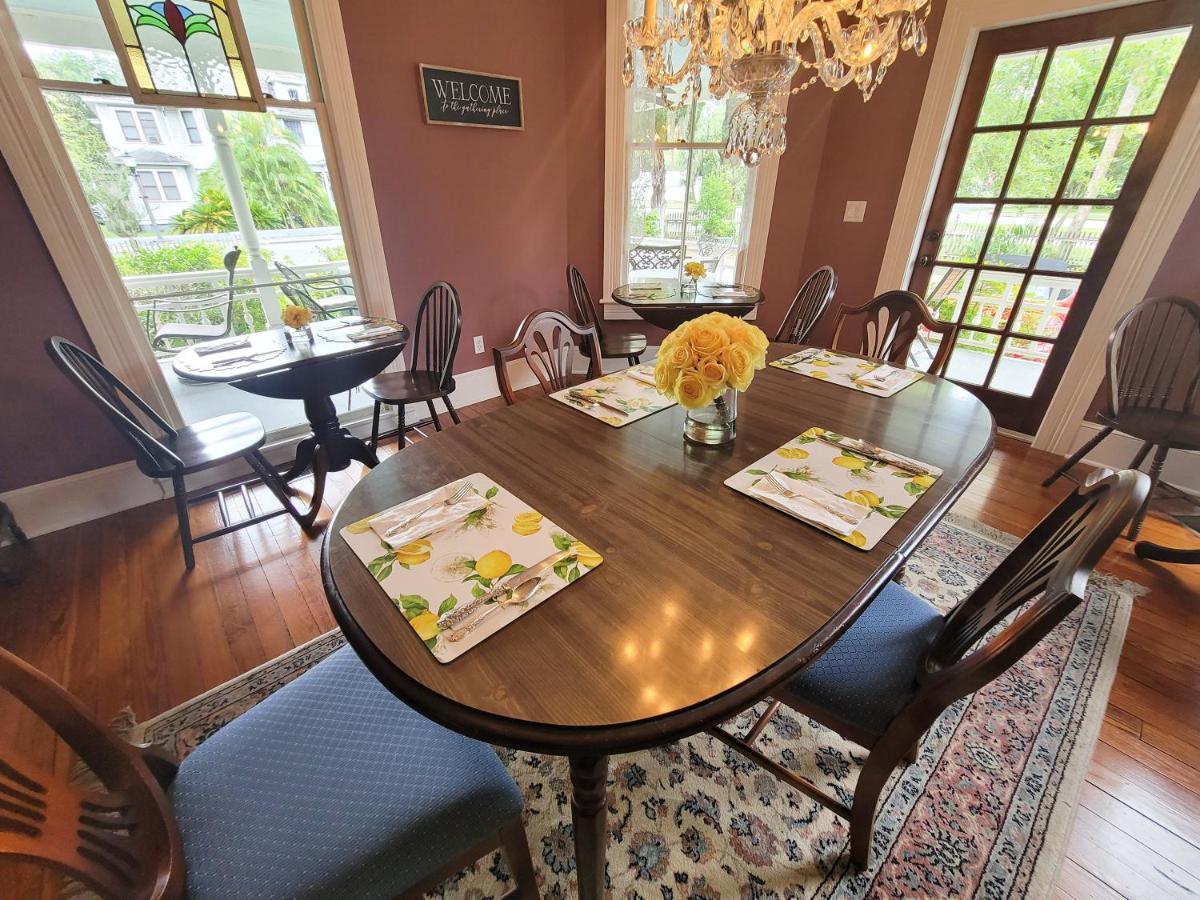 Camellia Rose Inn- King Southern Charm Gainesville