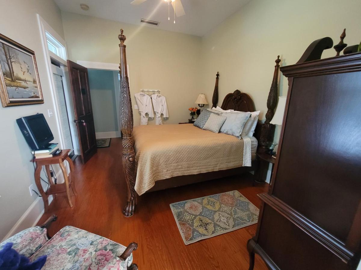 The Camellia Rose Inn- King Stardust Gainesville