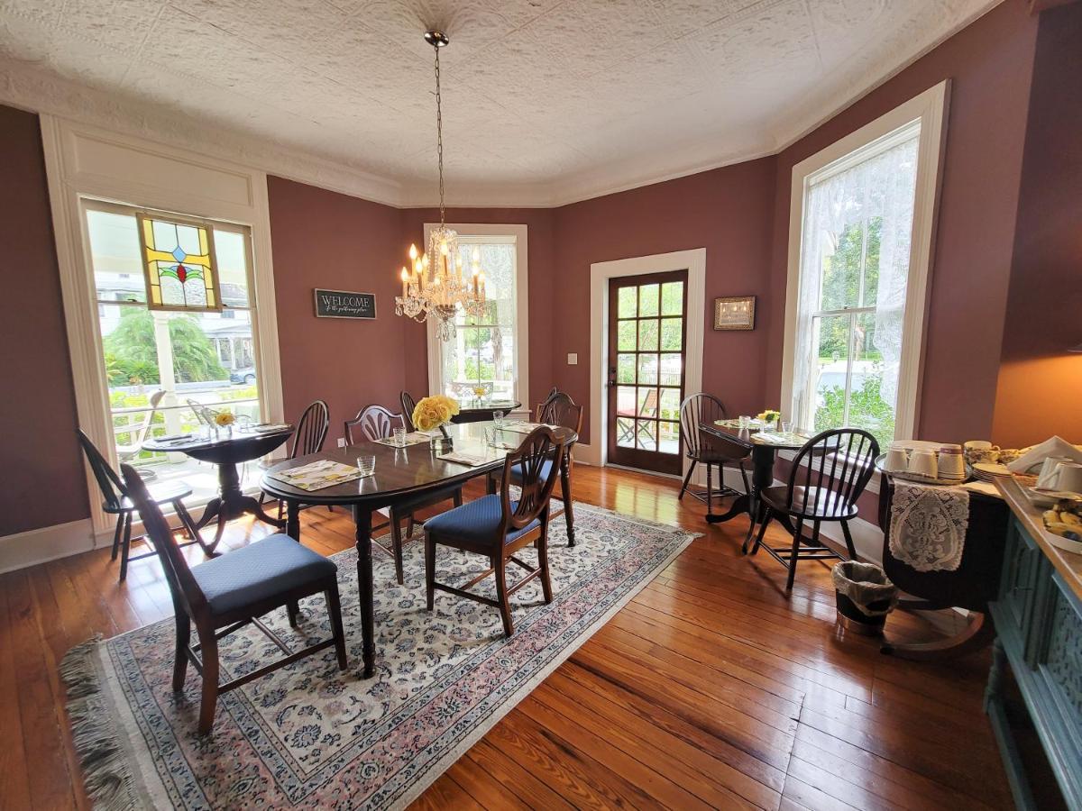 Camellia Rose Inn- King Southern Charm *