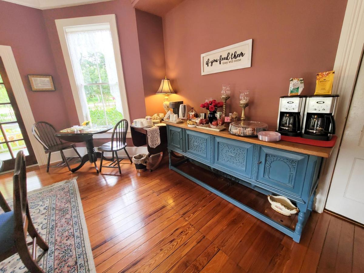 Camellia Rose Inn- King Southern Charm *