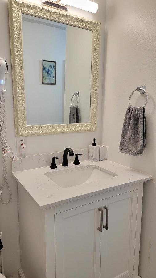 Apartment Comfy & Convenient 1br Near Oaks Mall & Medical Center Fast Wifi *