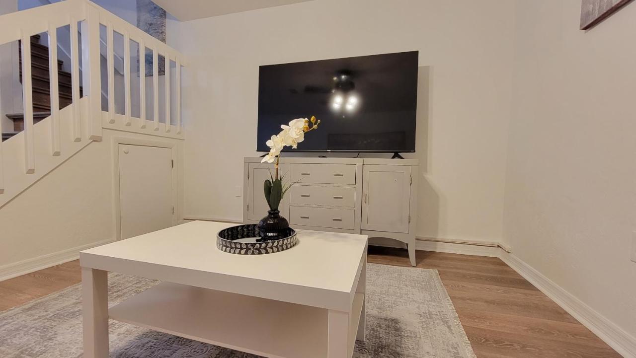 Beautiful Townhouse 2 Bedrooms 1 And A Half Bathrooms Next To Butler Plaza 1 Mile To Uf Apartment