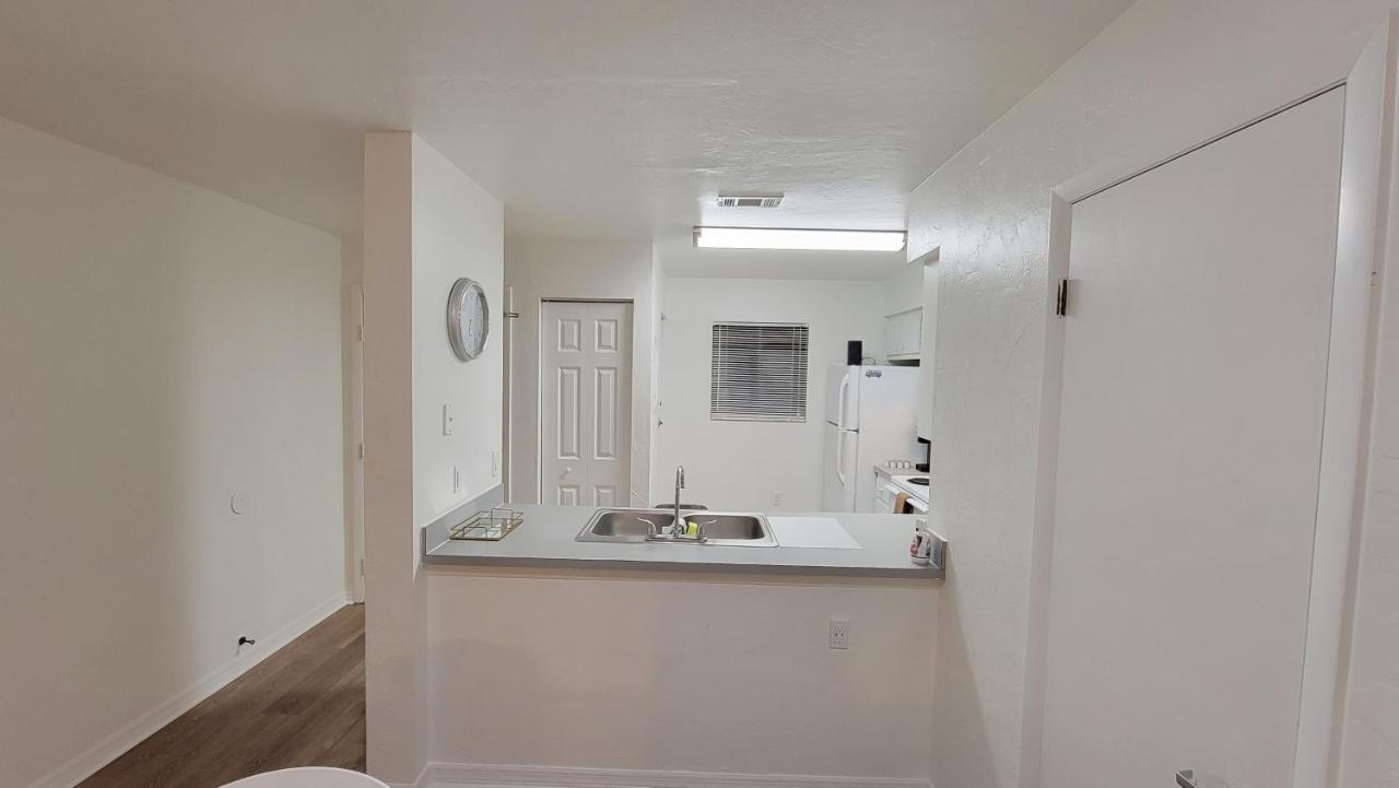 Beautiful Townhouse 2 Bedrooms 1 And A Half Bathrooms Next To Butler Plaza 1 Mile To Uf Apartment *