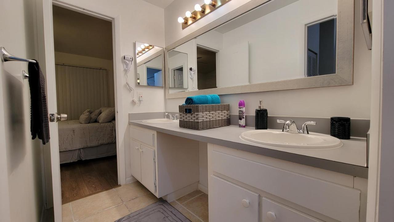 Beautiful Townhouse 2 Bedrooms 1 And A Half Bathrooms Next To Butler Plaza 1 Mile To Uf