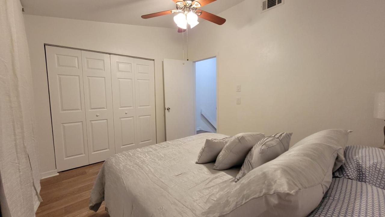 Beautiful Townhouse 2 Bedrooms 1 And A Half Bathrooms Next To Butler Plaza 1 Mile To Uf