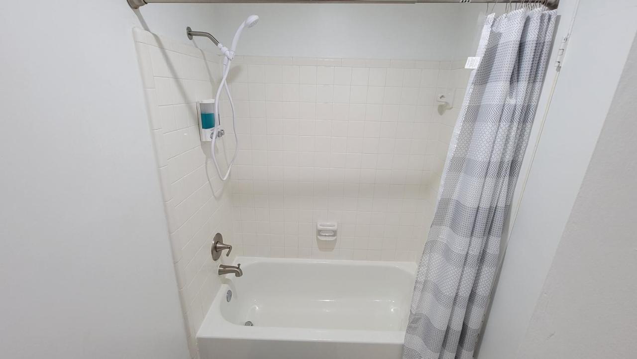 Beautiful Townhouse 2 Bedrooms 1 And A Half Bathrooms Next To Butler Plaza 1 Mile To Uf Apartment
