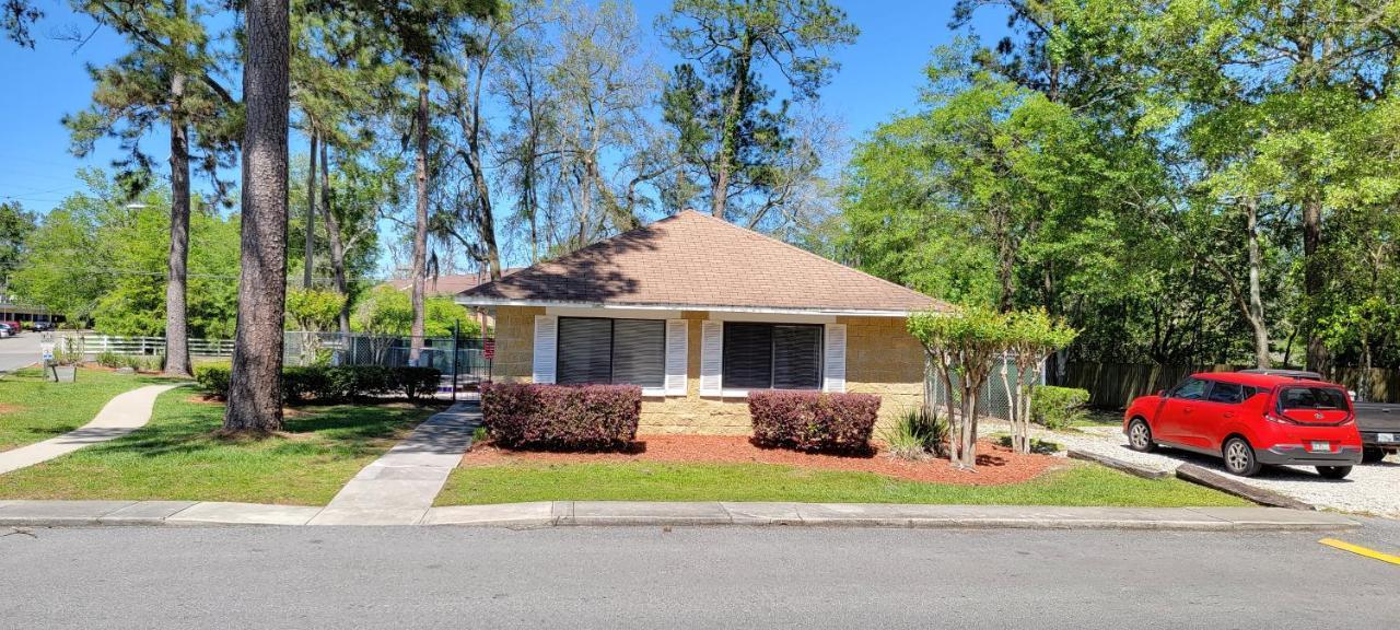 Beautiful Townhouse 2 Bedrooms 1 And A Half Bathrooms Next To Butler Plaza 1 Mile To Uf *