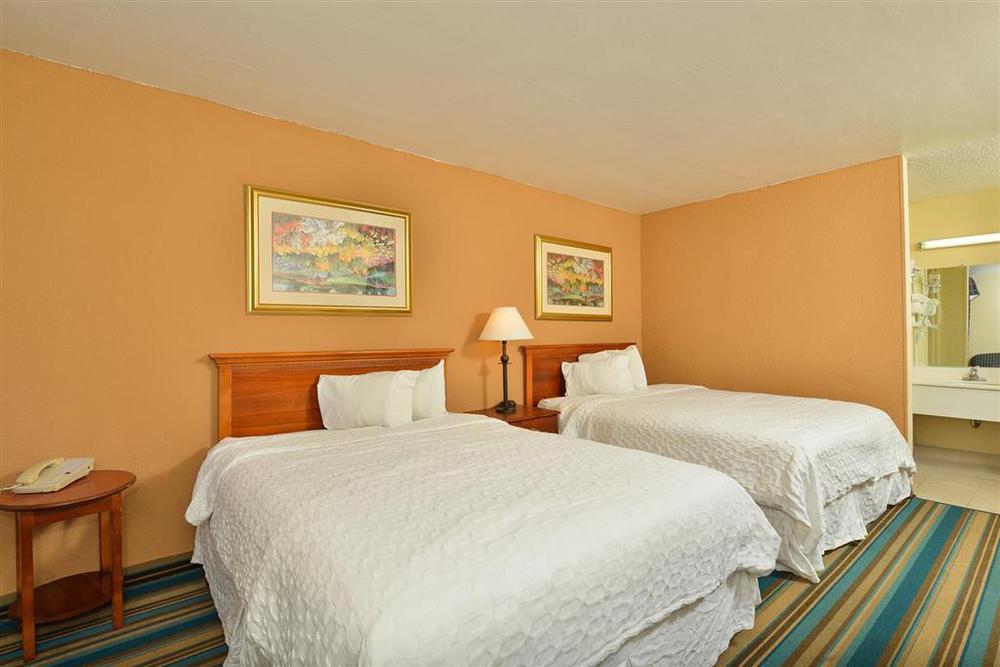 Hotel 6-gainesville, Fl 2*