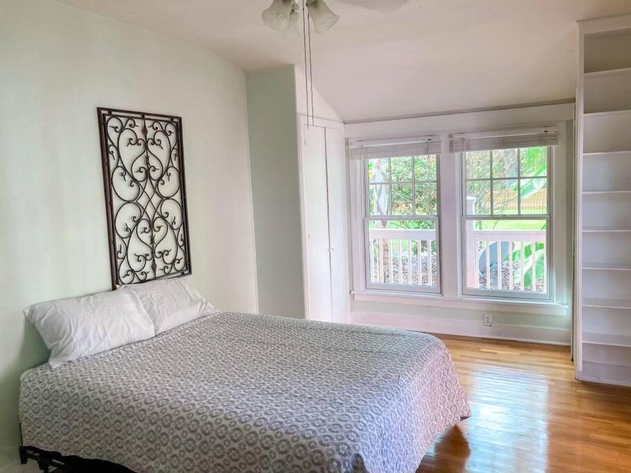 Casa de férias House - 8 Bedrooms Walk To Uf / Stadium Gainesville