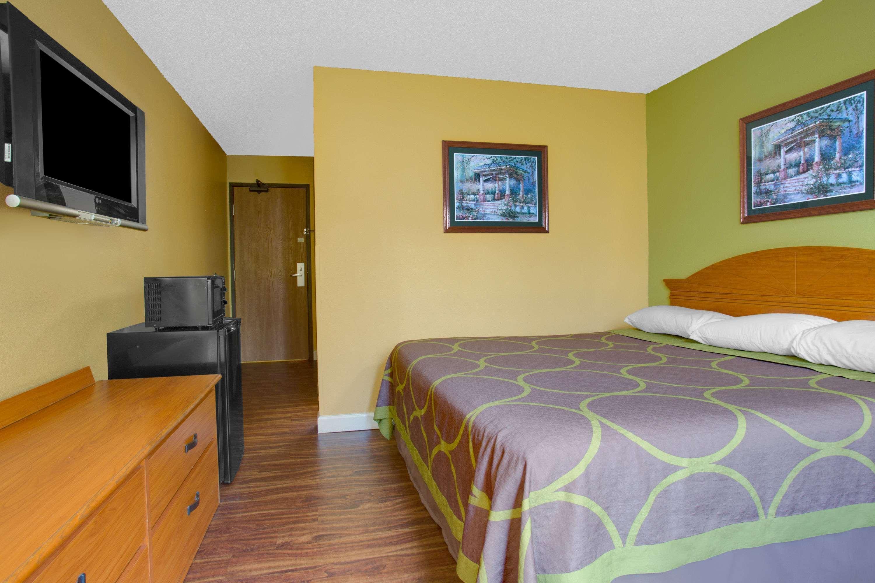 Super-8-gainesville-i-75-hospital-university-area