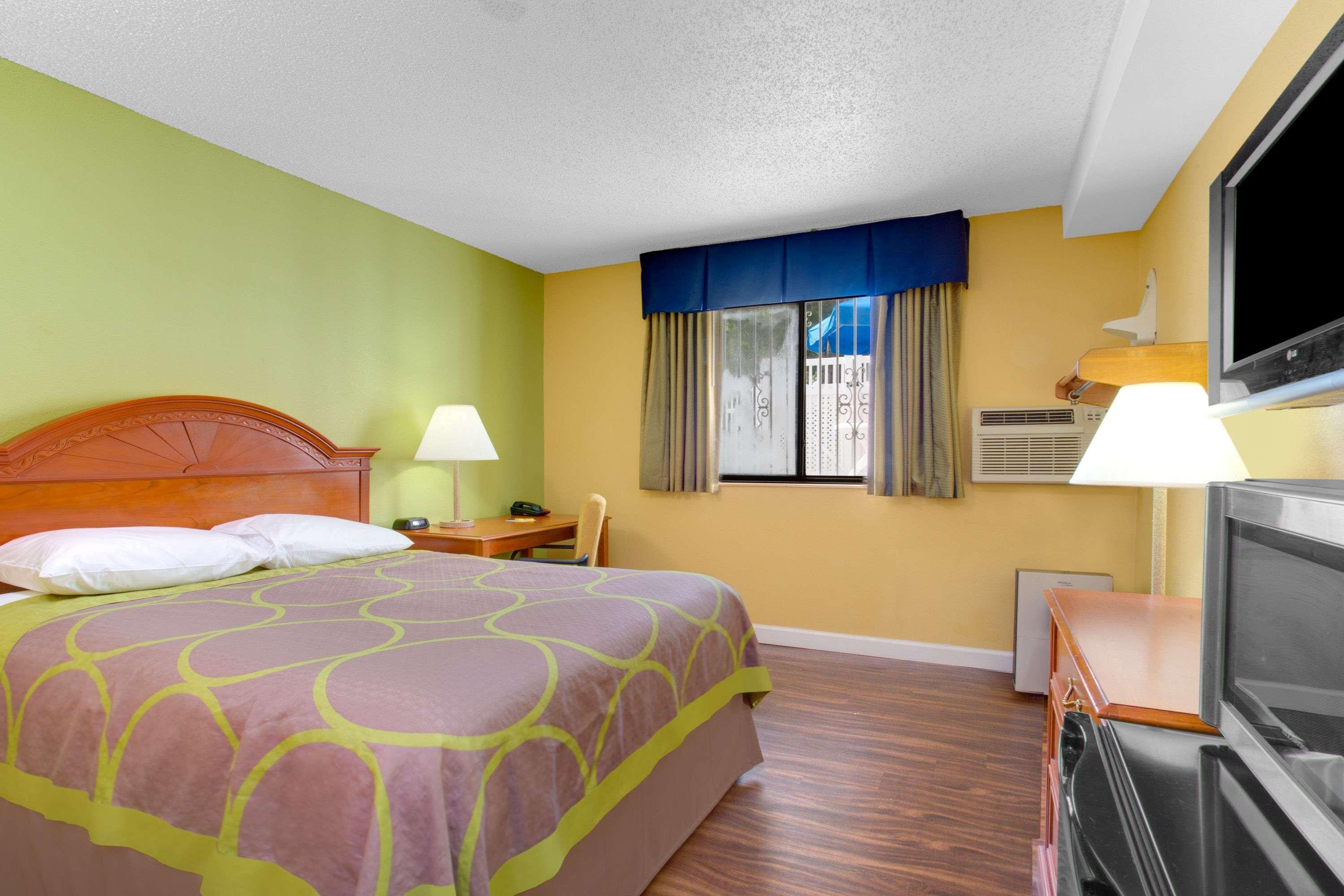 Motel Super-8-gainesville-i-75-hospital-university-area 2*