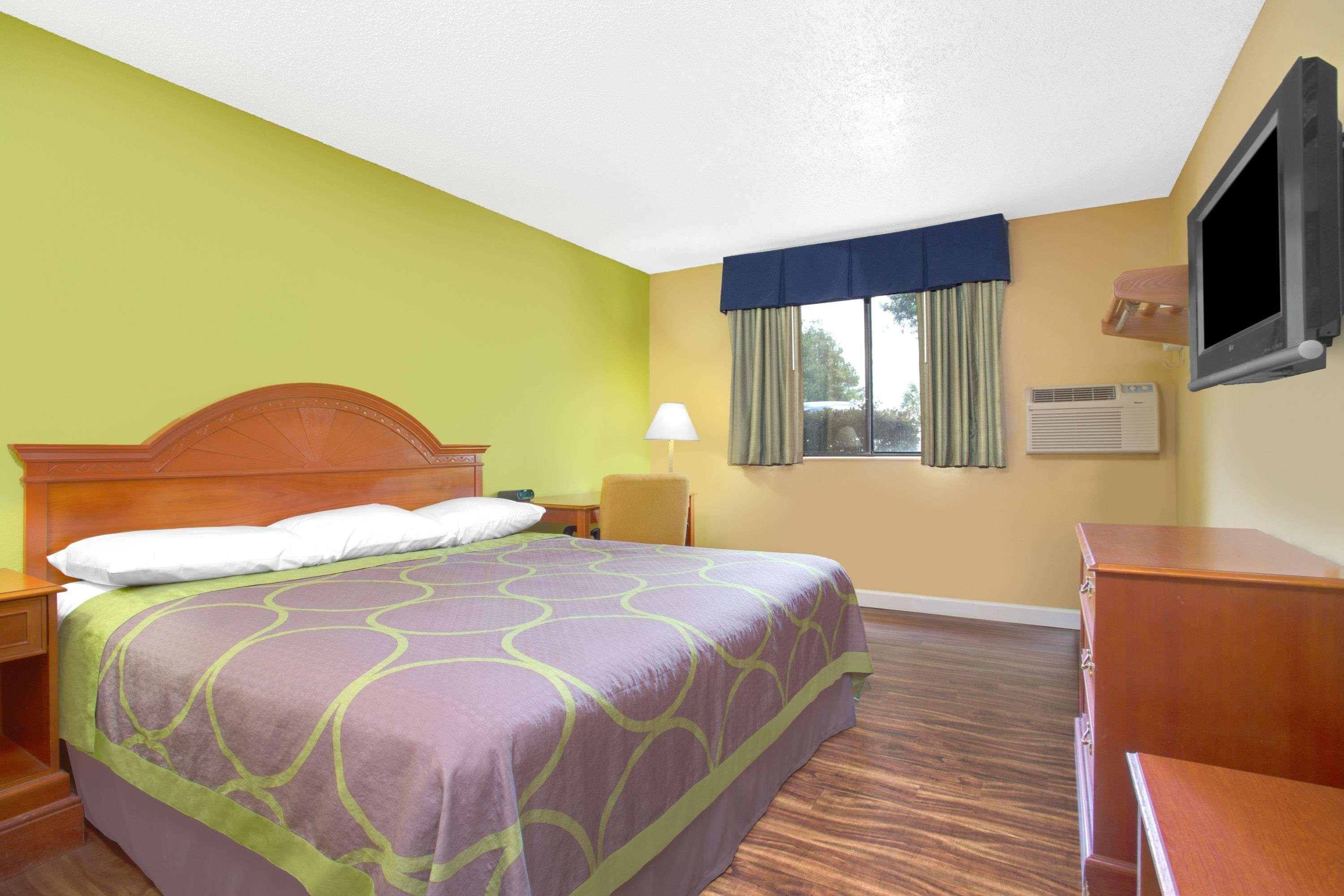 Super-8-gainesville-i-75-hospital-university-area