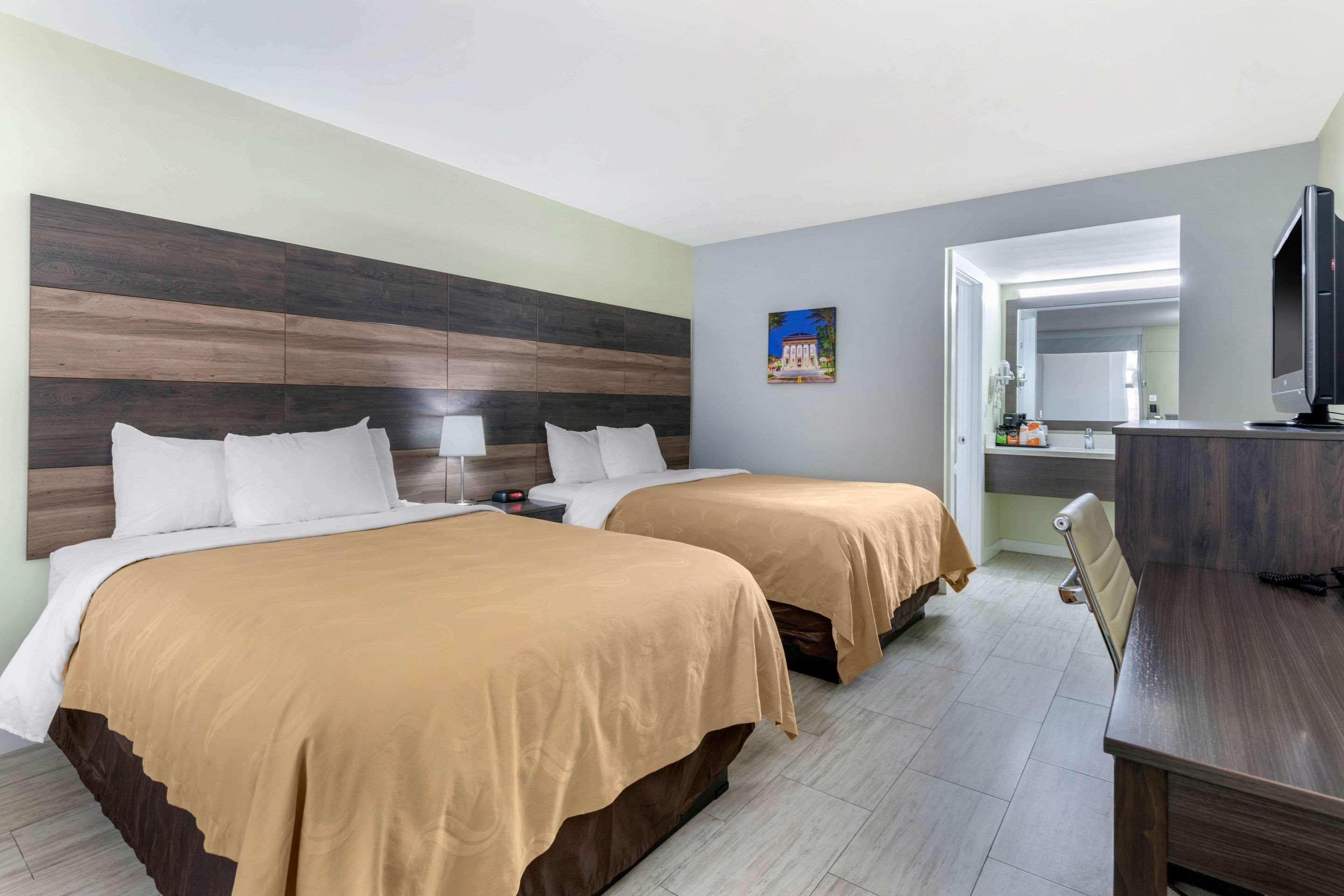 Quality North I-75 Motel 3*