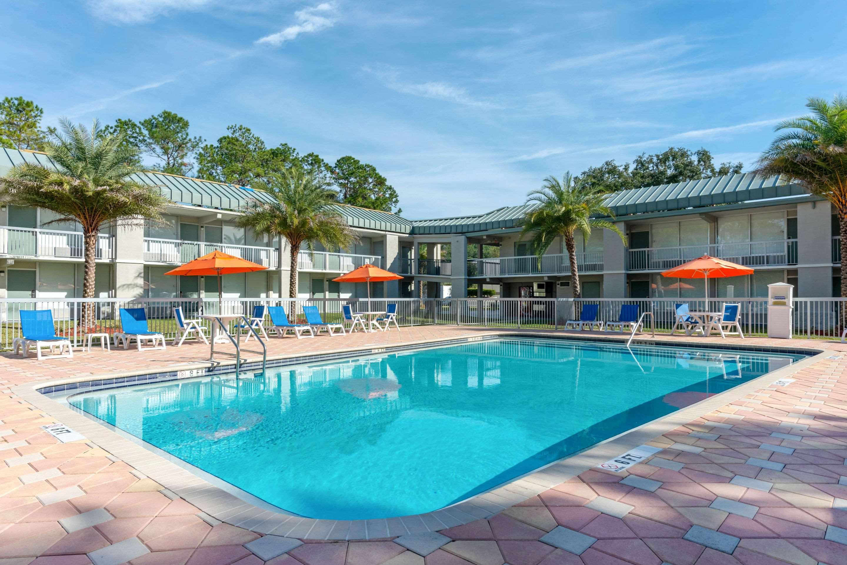 Quality North I-75 Motel 3*