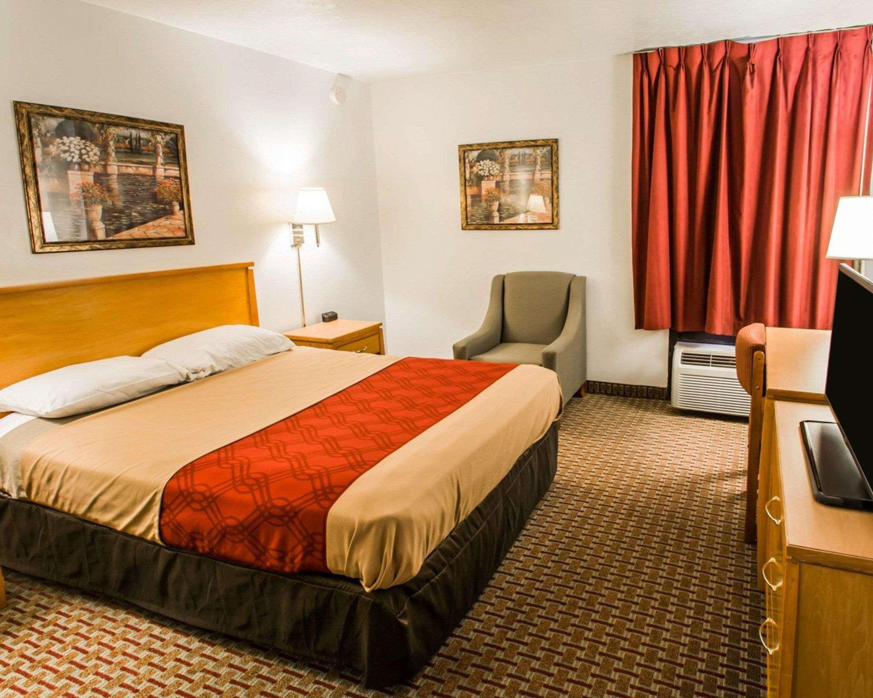 Econo Motel 2*