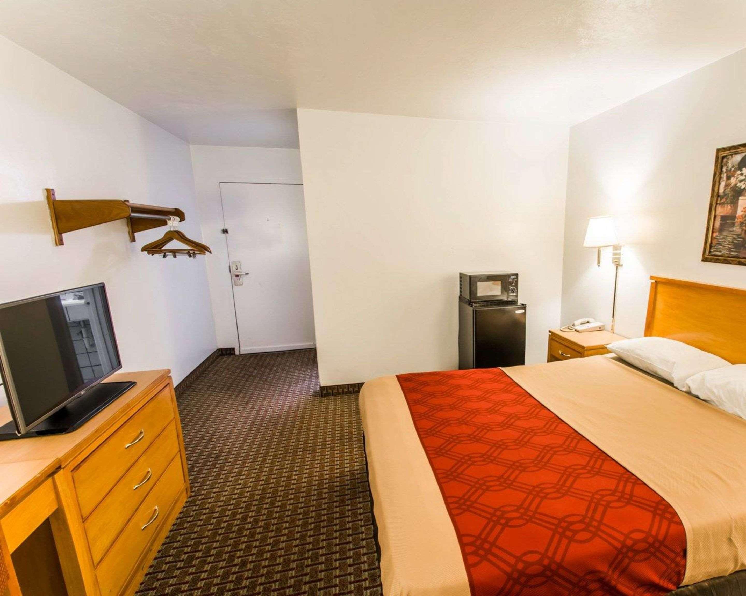 Econo Motel