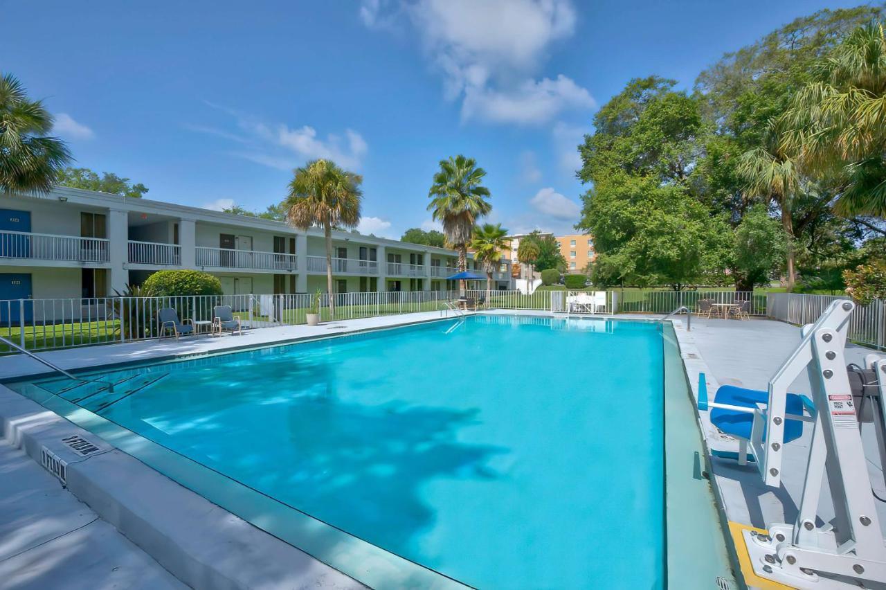Hotel 6-gainesville, Fl 2*