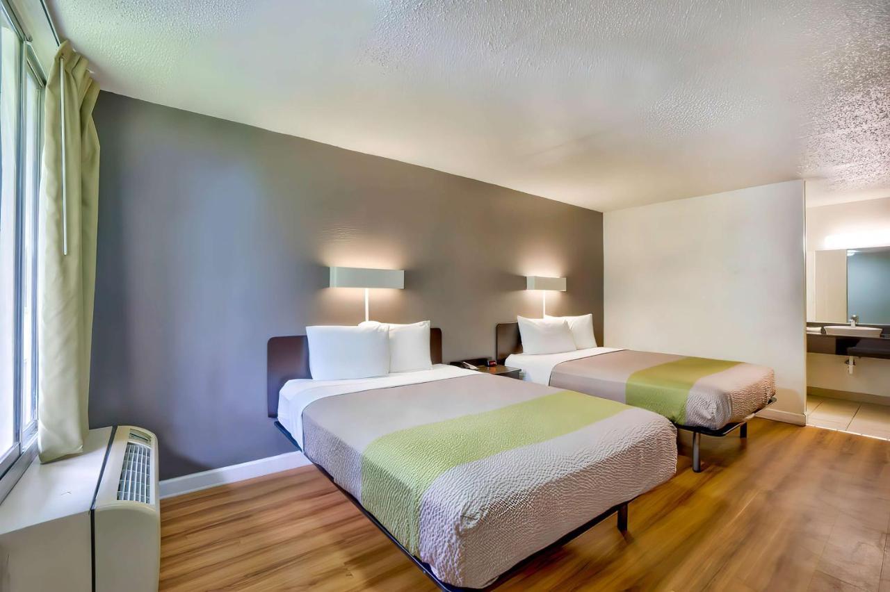 Hotel 6 Gainesville, Fl 2*