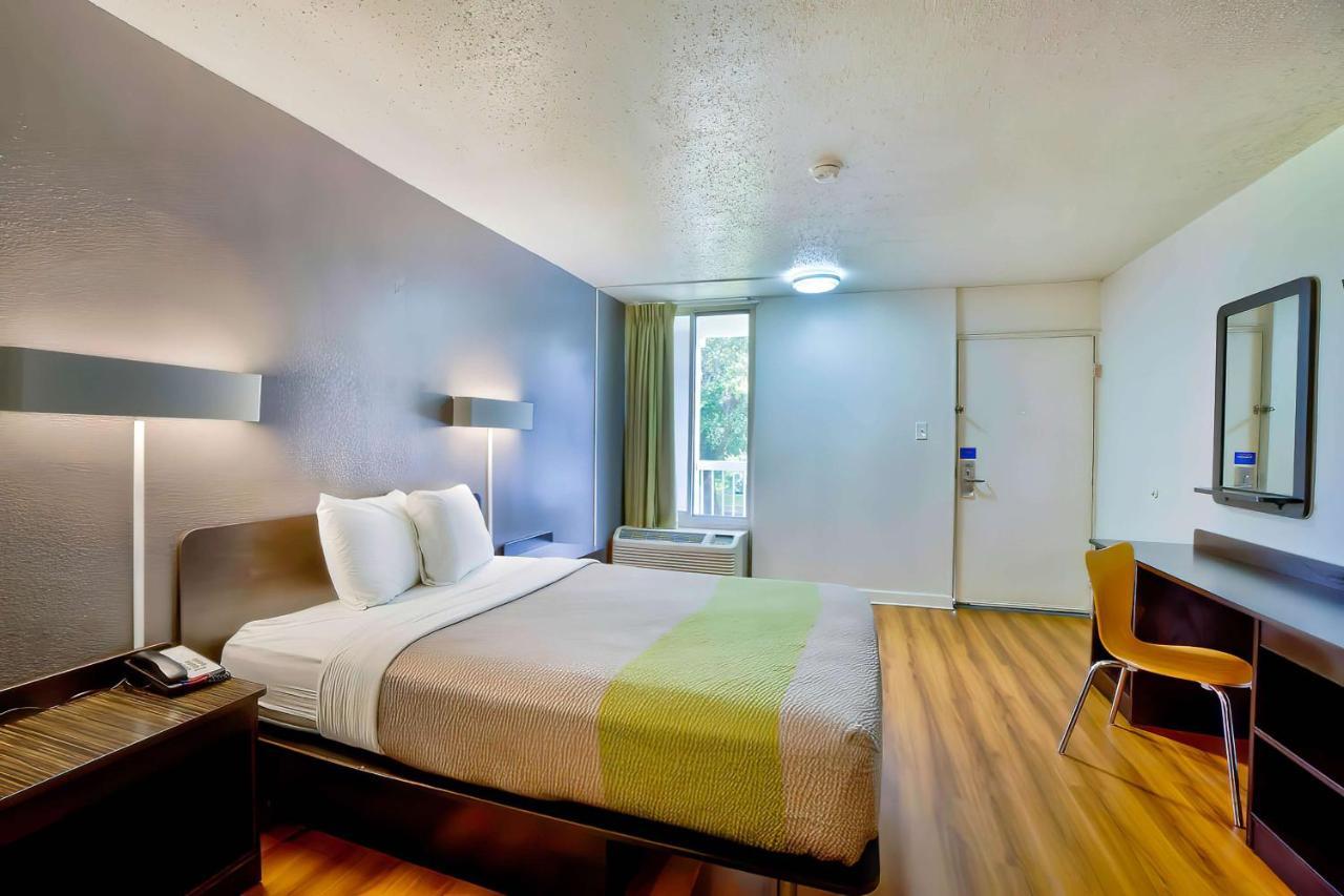 6 Gainesville, Fl Hotel