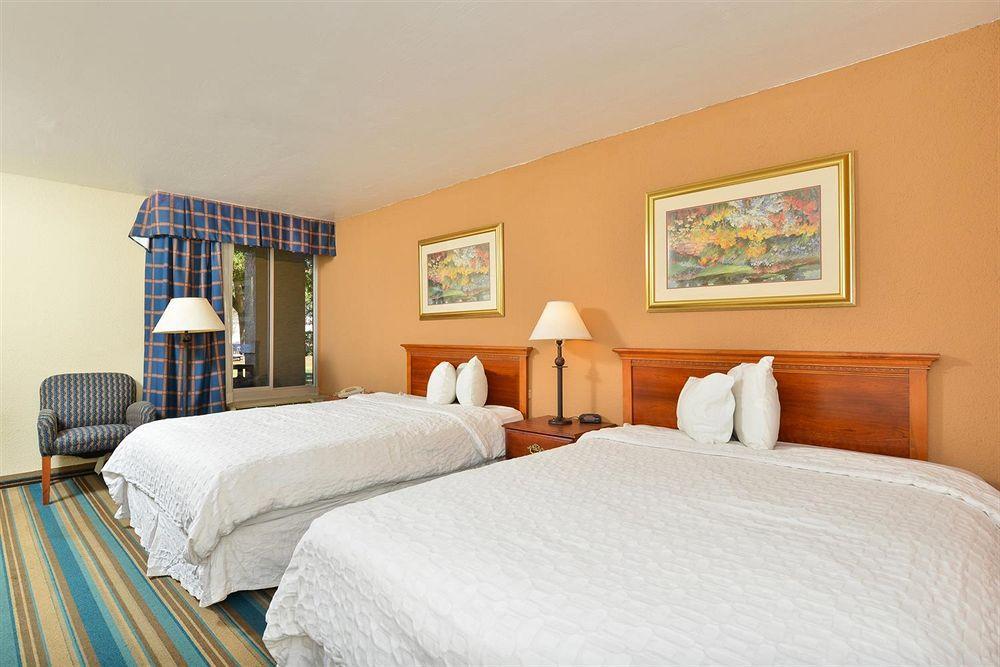 Hotel 6-gainesville, Fl 2*