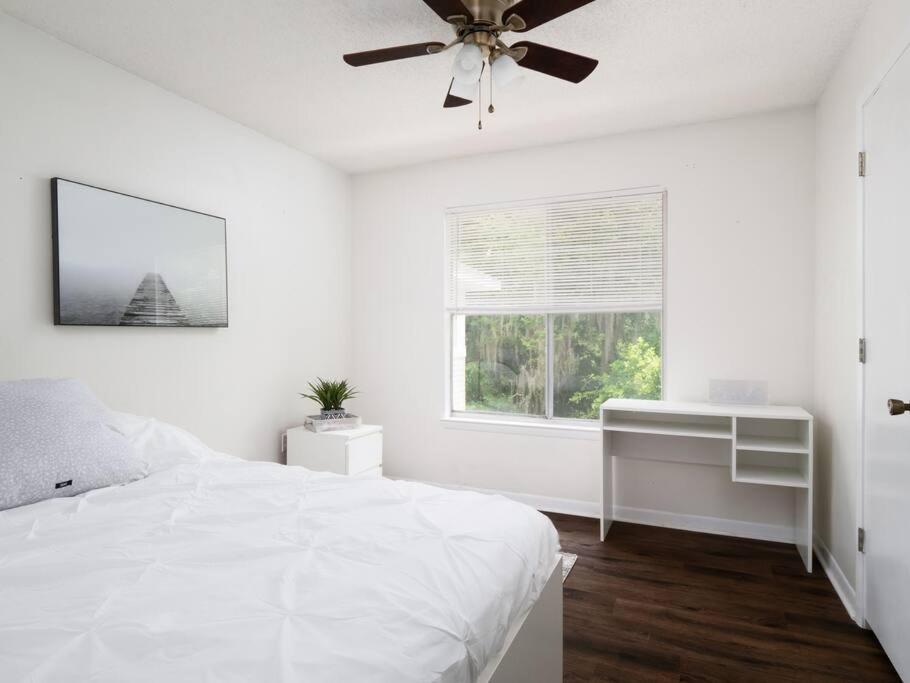 Spacious Mins To Shands, University, & Downtown!