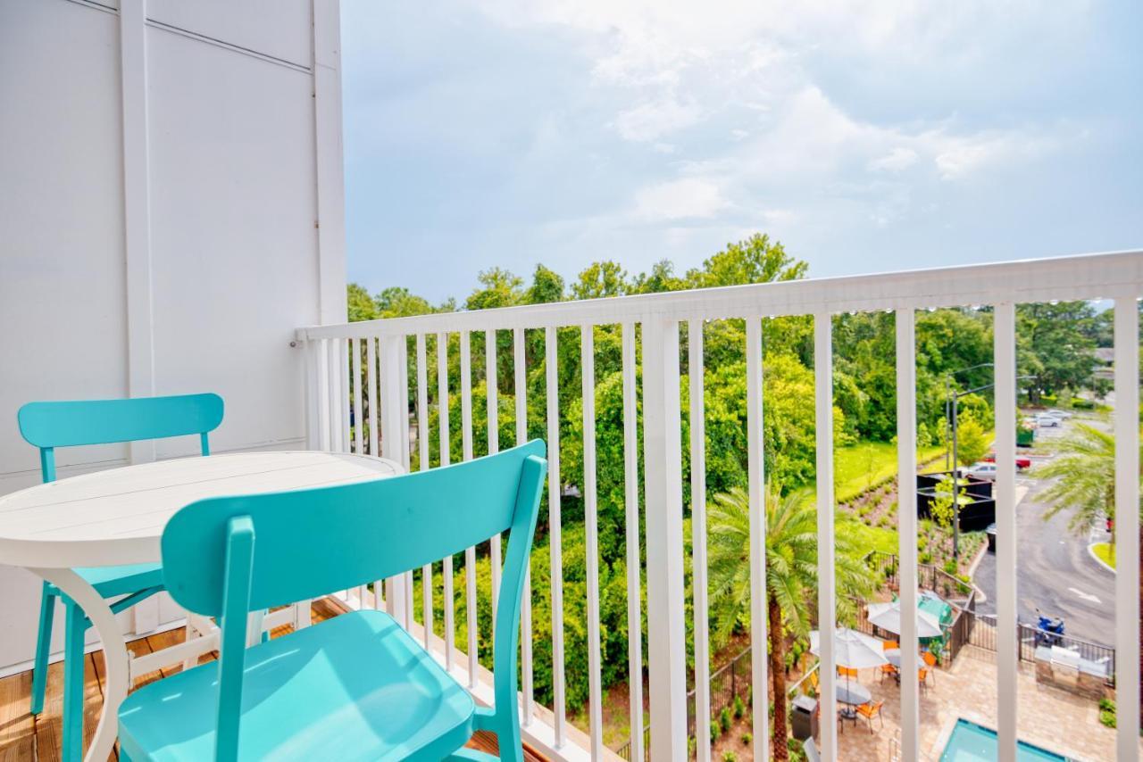 Grand Two Bedroom Two Bathroom With Balcony Apartment