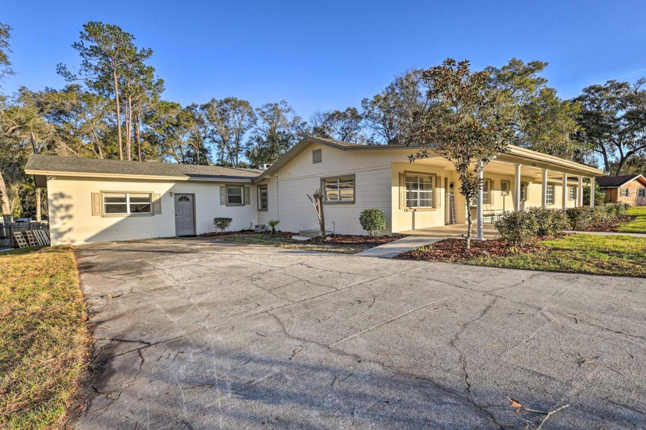 Holiday home Spacious Retreat With Backyard! *