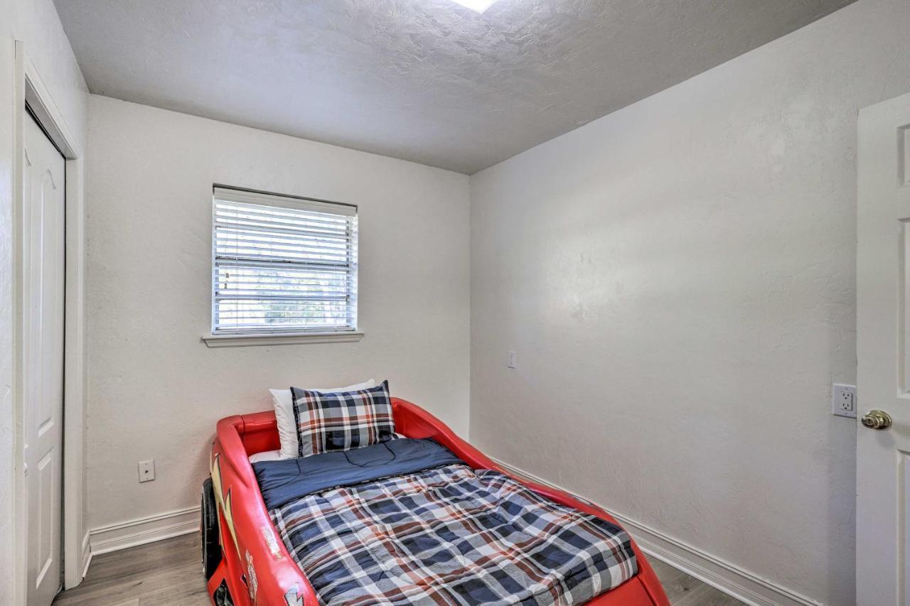 Spacious Retreat With Backyard! Gainesville