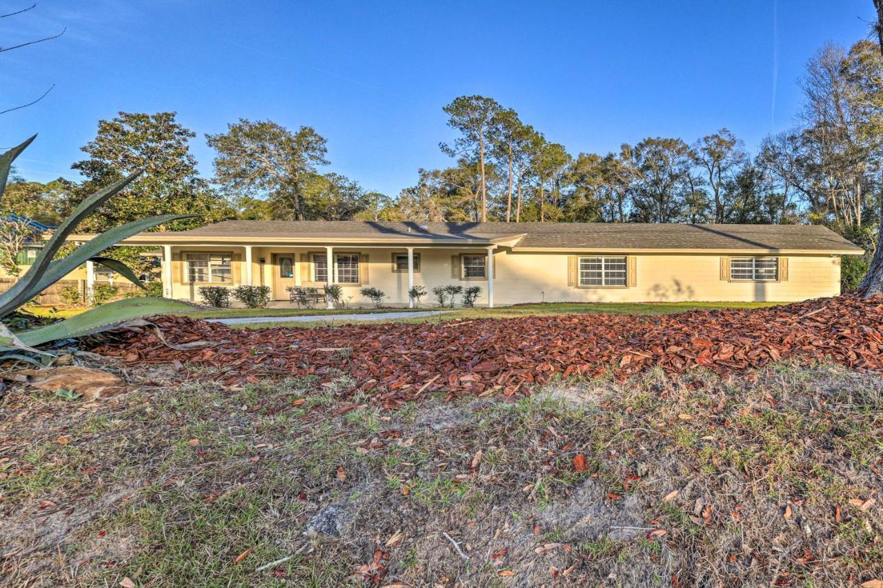 Spacious Retreat With Backyard! Gainesville