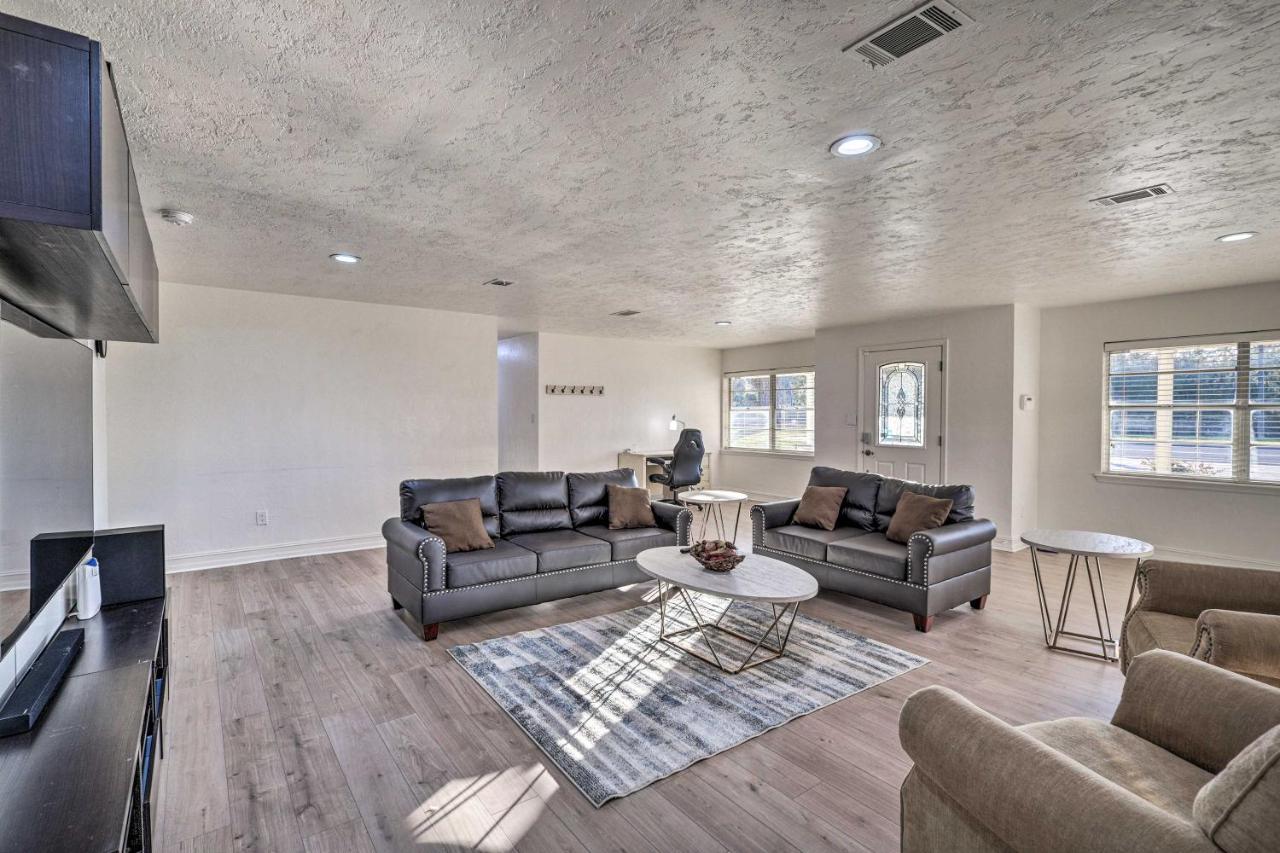 Spacious Retreat With Backyard! Holiday home *
