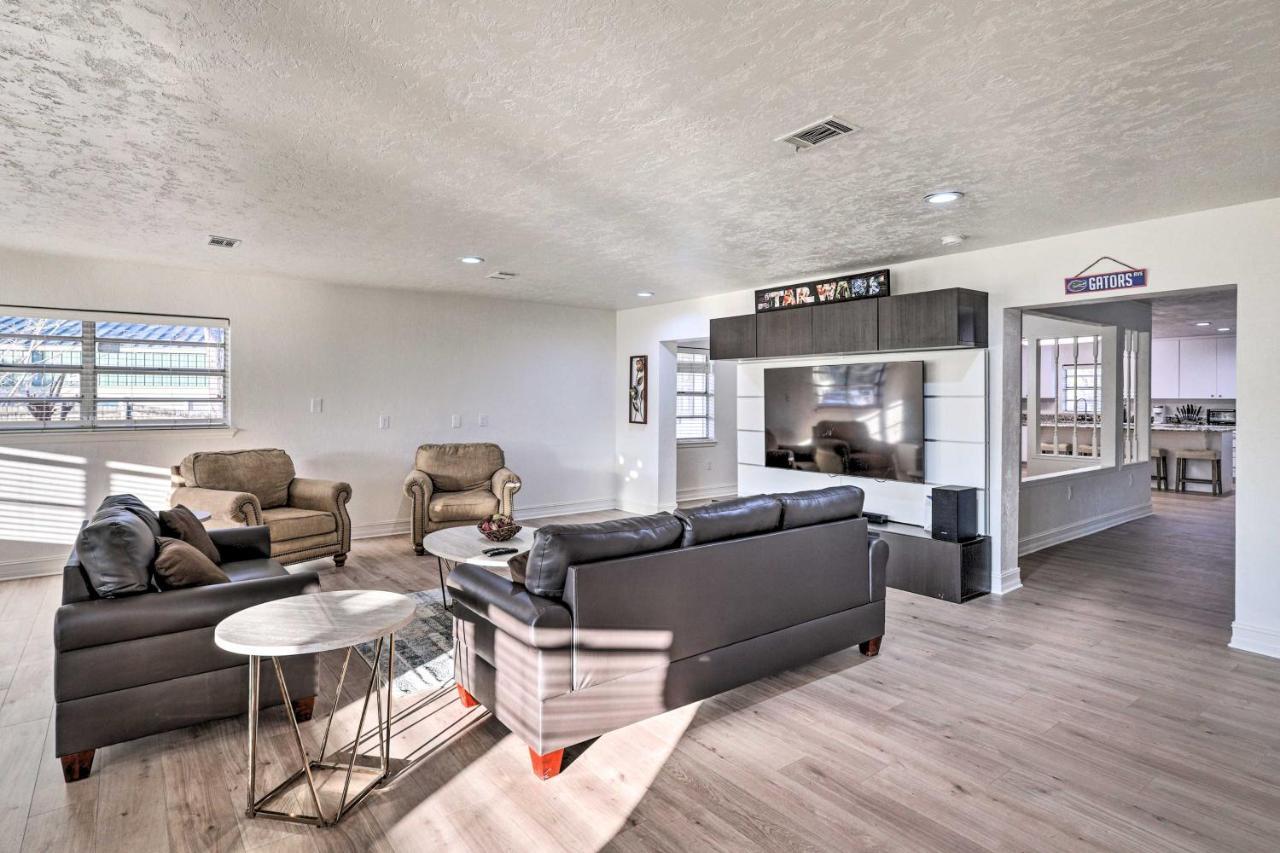 Spacious Retreat With Backyard! Holiday home *