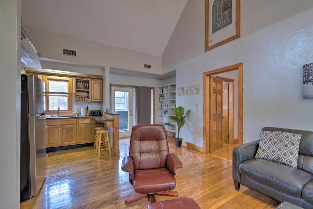 Charming Townhome Less Than 2 Mi To University Holiday home