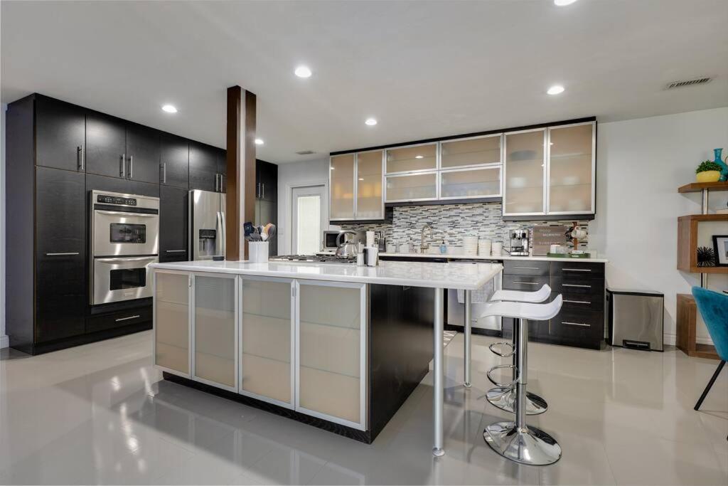 Uf Sunshine House - Patio & Bbq - Chef Kitchen - Ev Car Station - Upscale Neighborhood! Casa de férias Gainesville