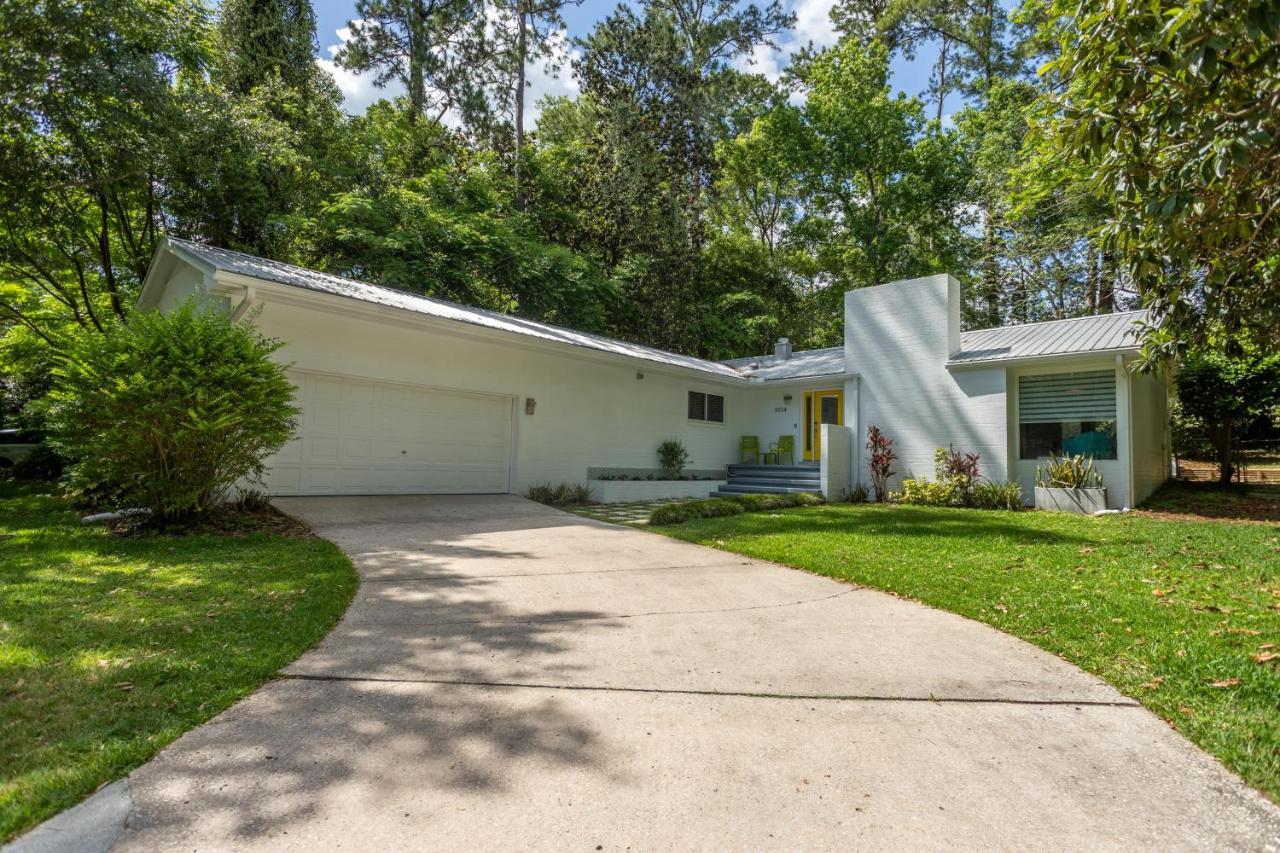 Casa de férias Uf Sunshine House - Patio & Bbq - Chef Kitchen - Ev Car Station - Upscale Neighborhood!
