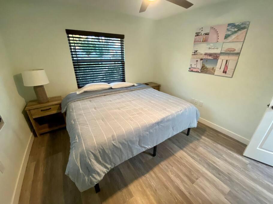 Casa de férias Charming Renovated With Jetted Tub/king Beds