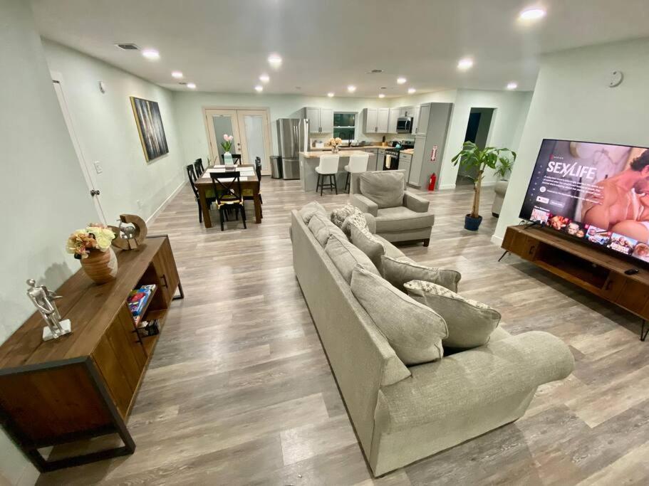Charming Renovated With Jetted Tub/king Beds Gainesville