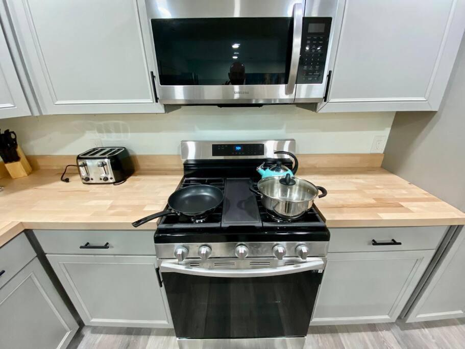 Charming Renovated With Jetted Tub/king Beds * Gainesville