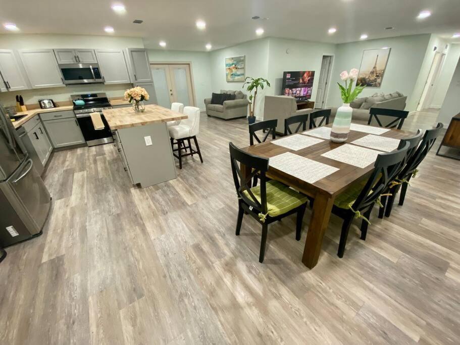 Casa de férias Charming Renovated With Jetted Tub/king Beds Gainesville